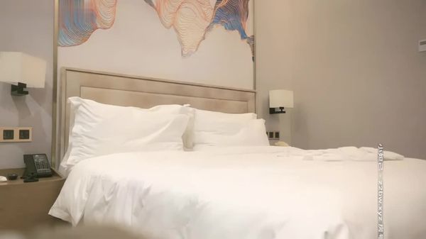 花臂纹身高颜值甜美嫩妹子，舔奶摸逼深喉口交翘起屁股后入猛操~