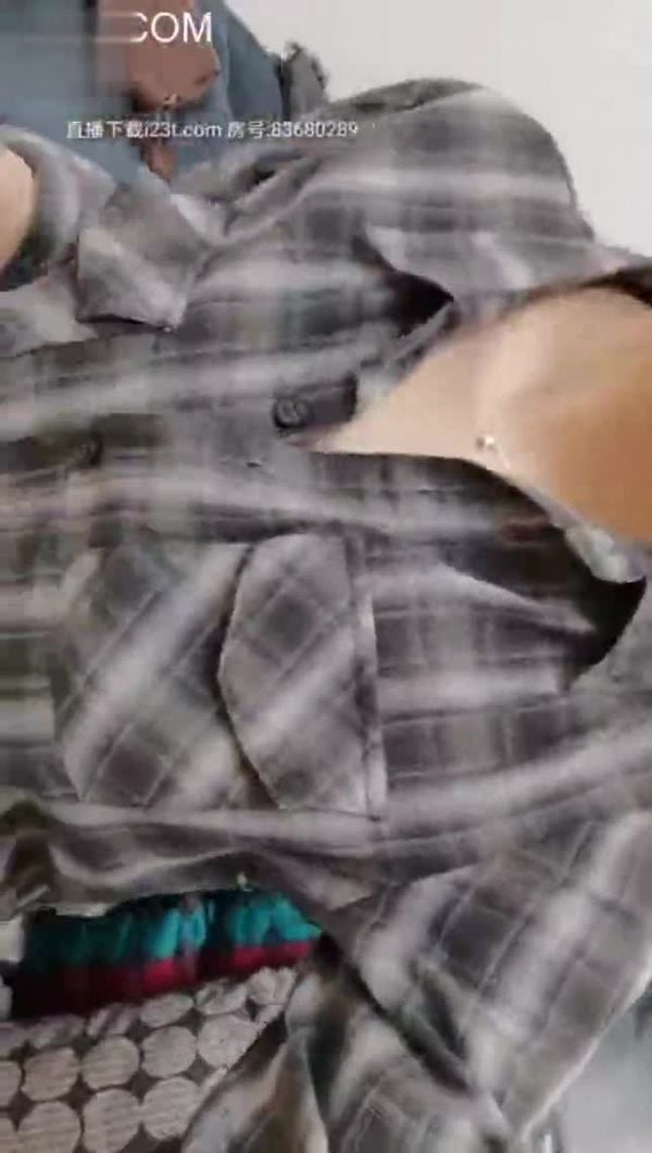 『欲望雪儿』和男友玩车震-无奈车小施展不开-回家激情啪啪–极品圆挺美乳-无套啪啪-美乳乱颤-高清源码录制~