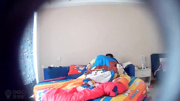 刺青男友刚睡醒捏一把女友逼毛各种姿势狂操A片