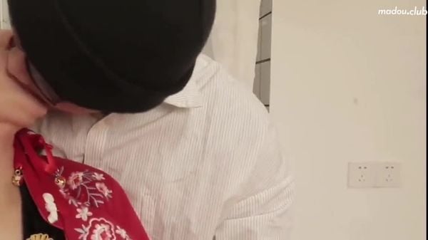 cus-303-巨乳外甥女的淫荡新年