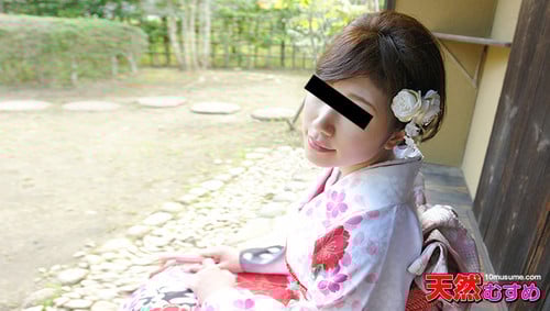 10musume020616_01着物の裾からタテすじマンコが丸见え