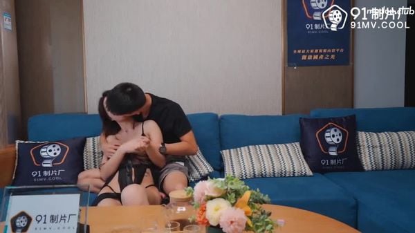 大嫂ss大哥被抓s嫂子沦为小弟们的肉便器